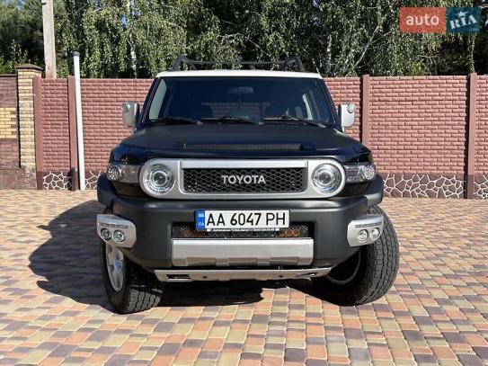 Toyota Fj cruiser                      2008г. в рассрочку