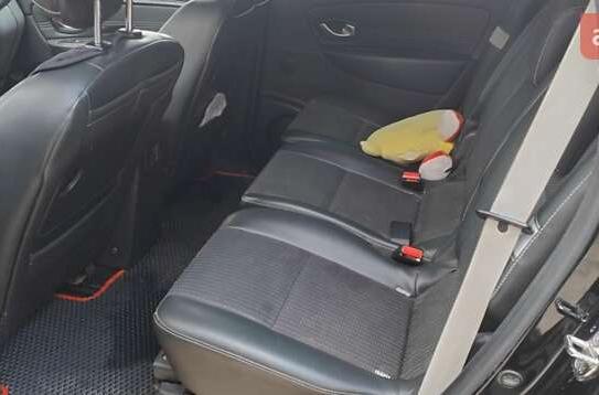 Renault Grand scenic
                    2011г. в рассрочку