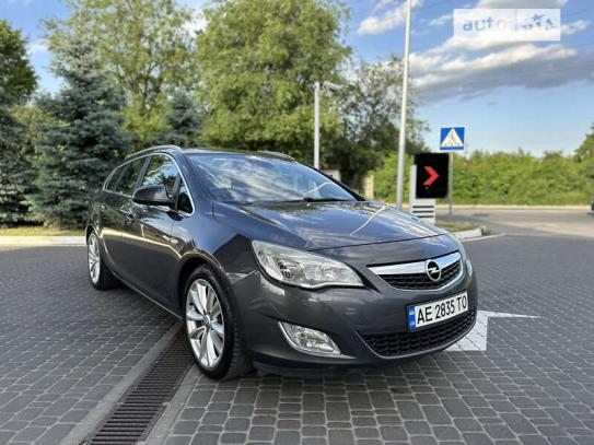 Opel Astra 2011г. в рассрочку