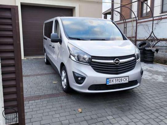 Opel Vivaro 2015р. у розстрочку