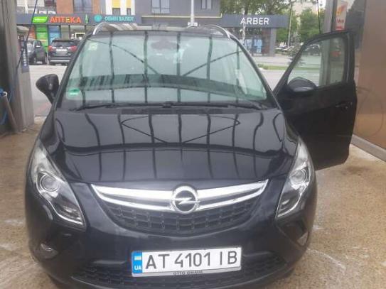 Opel Zafira tourer                   2012г. в рассрочку