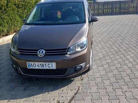 Volkswagen Touran                          2012г. в рассрочку
