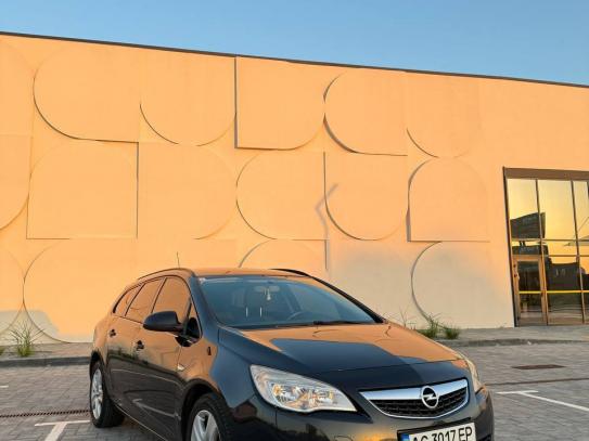 Opel Astra sports tourer 2011г. в рассрочку