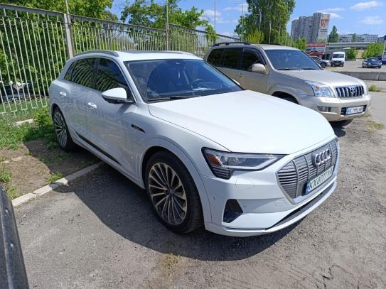 Audi E-tron
                          2019г. в рассрочку