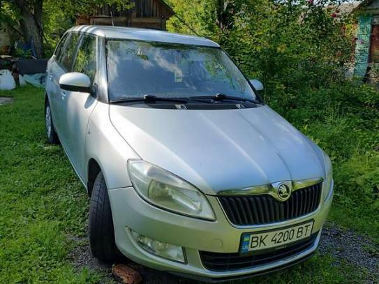 Skoda Fabia                           2012г. в рассрочку
