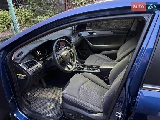 Hyundai Sonata 2016г. в рассрочку