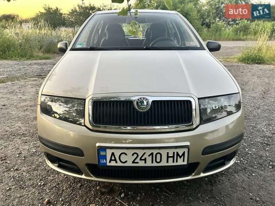 Skoda Fabia                           2005г. в рассрочку