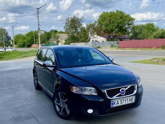Volvo V50                             2011г. в рассрочку