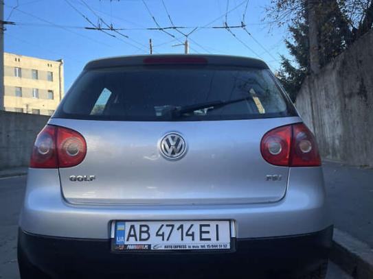 Volkswagen Golf                            2005г. в рассрочку