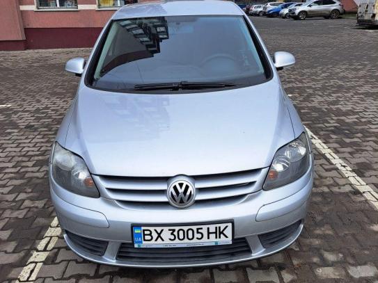 Volkswagen Golf                            2005г. в рассрочку