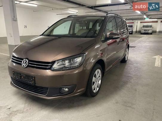 Volkswagen Touran 2012г. в рассрочку