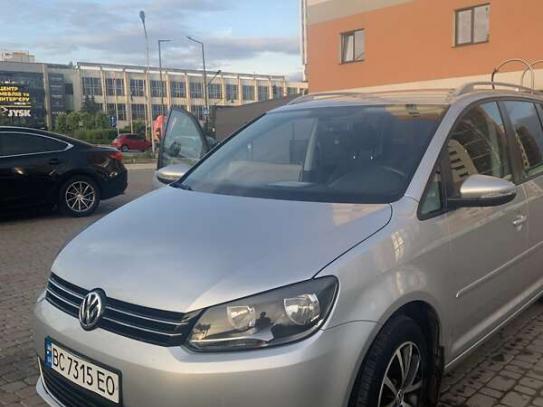 Volkswagen Touran 2013г. в рассрочку