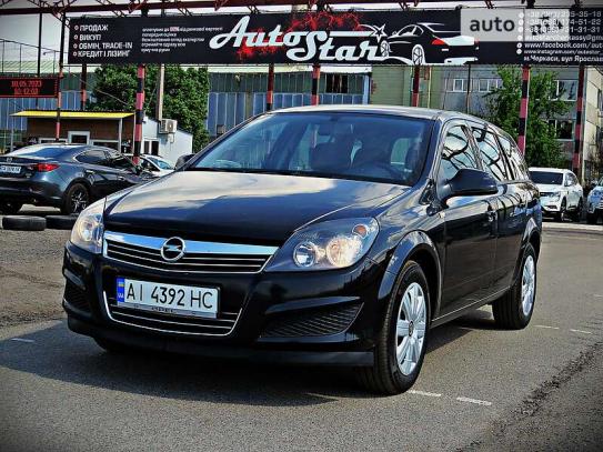 Opel Astra 2011р. у розстрочку