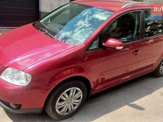 Volkswagen Touran                          2006г. в рассрочку
