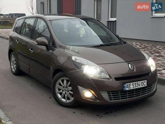 Renault Grand scenic                    2010г. в рассрочку