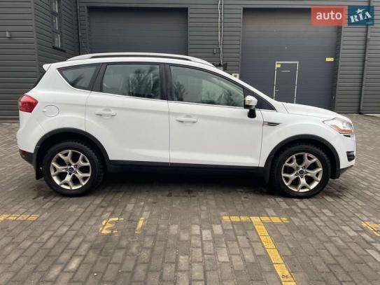 Ford Kuga 2012р. у розстрочку