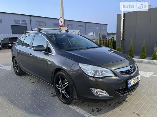 Opel Astra 2011р. у розстрочку