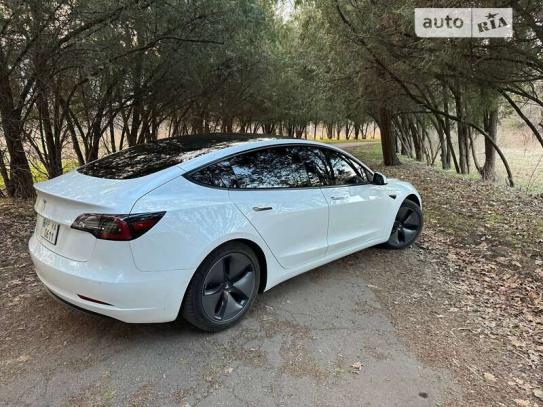Tesla Model 3 2021р. у розстрочку