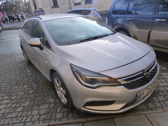 Opel Astra 2016р. у розстрочку