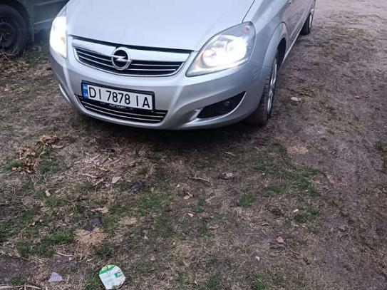 Opel Zafira 2013р. у розстрочку