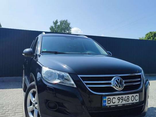 Volkswagen Tiguan                          2011г. в рассрочку