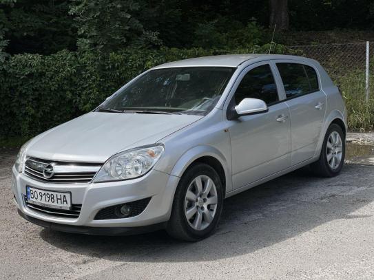Opel Astra                           2011г. в рассрочку