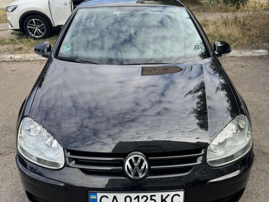 Volkswagen Golf 2005г. в рассрочку