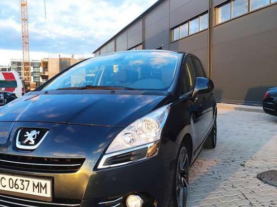 Peugeot 5008 2012р. у розстрочку