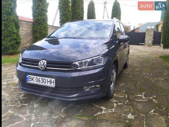 Volkswagen Touran 2016р. у розстрочку