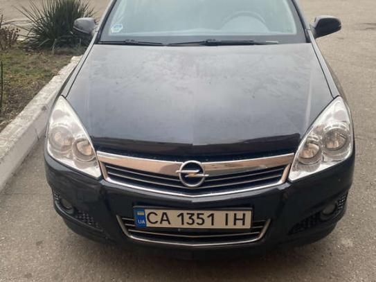 Opel Astra                           2009г. в рассрочку