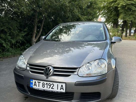 Volkswagen Golf
                            2004г. в рассрочку