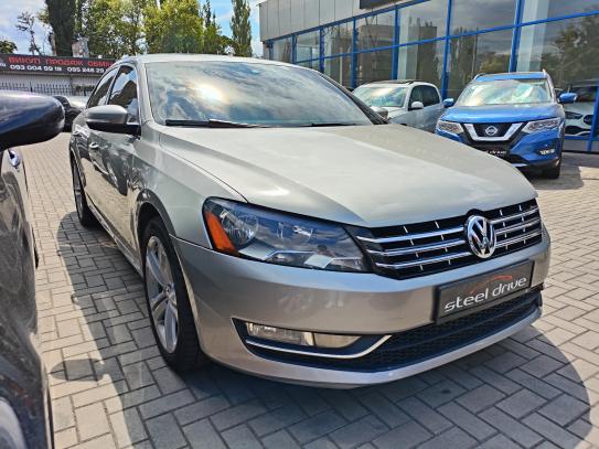 Volkswagen Passat 2013р. у розстрочку