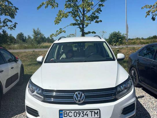 Volkswagen Tiguan
                          2016г. в рассрочку