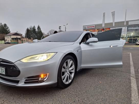 Tesla Model s 2014г. в рассрочку