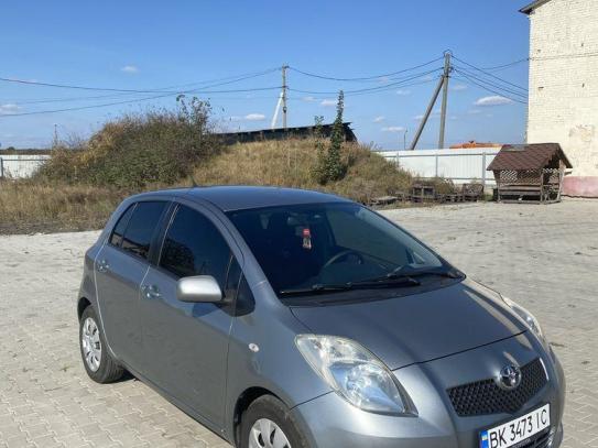 Toyota Yaris                           2006г. в рассрочку