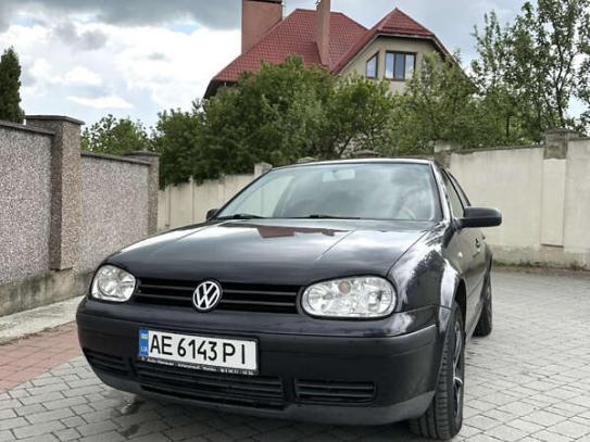 Volkswagen Golf                            2001г. в рассрочку