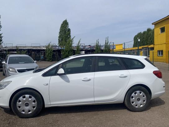 Opel Astra                           2012г. в рассрочку