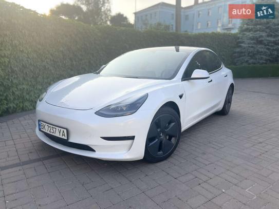 Tesla Model 3                         2022г. в рассрочку