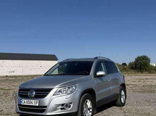 Volkswagen Tiguan 2010г. в рассрочку