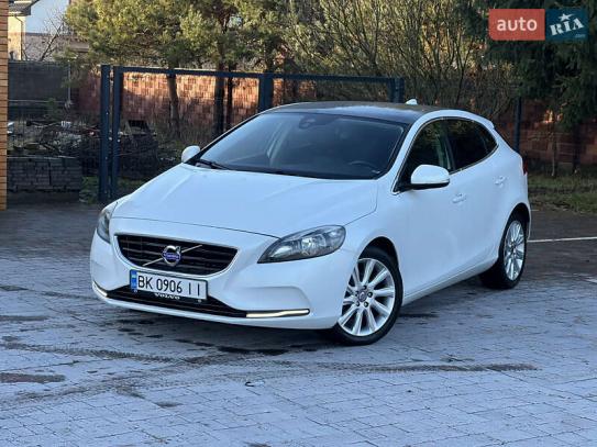 Volvo V40 2013р. у розстрочку