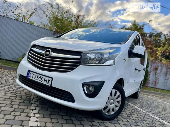 Opel Vivaro 2015р. у розстрочку