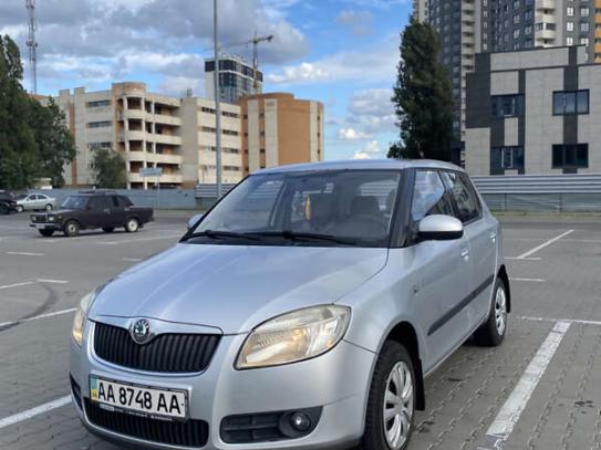 Skoda Fabia                           2008г. в рассрочку