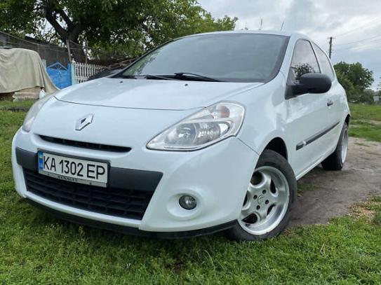 Renault Clio
                            2012г. в рассрочку