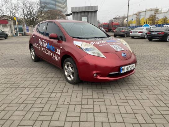 Nissan Leaf                            2011г. в рассрочку