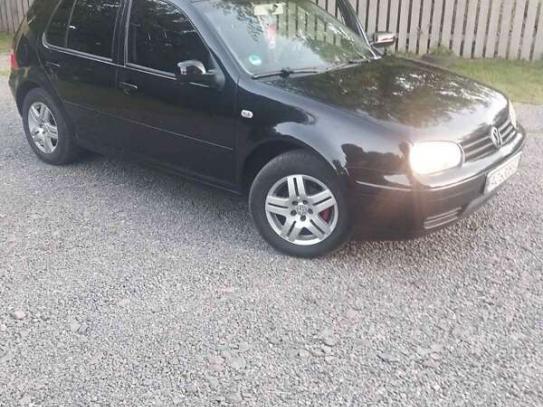 Volkswagen Golf 2003г. в рассрочку