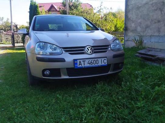 Volkswagen Golf 2005г. в рассрочку