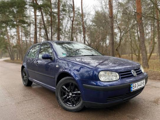 Volkswagen Golf 2001р. у розстрочку