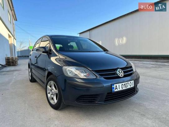 Volkswagen Golf                            2005г. в рассрочку