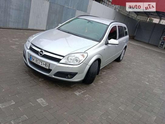 Opel Astra station wagon 2006г. в рассрочку