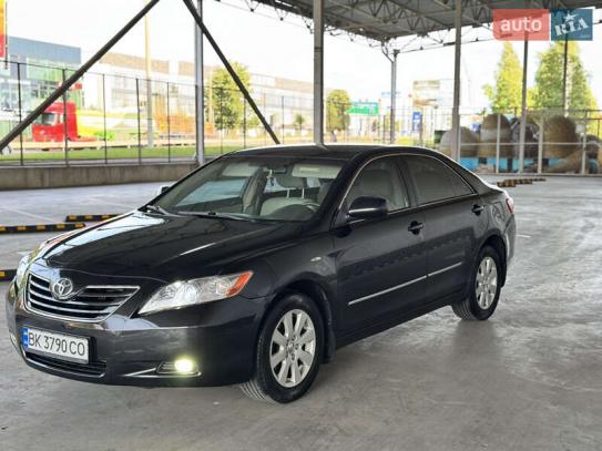 Toyota Camry                           2008г. в рассрочку